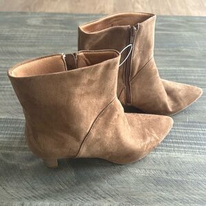 Women’s Universal Thread ankle boots- size 8